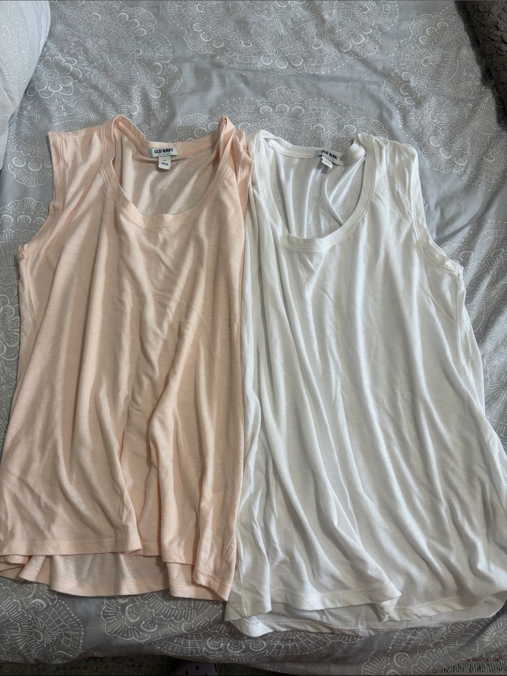 Bundle of 2 Old Navy Women's Tank Tops - light pink & White